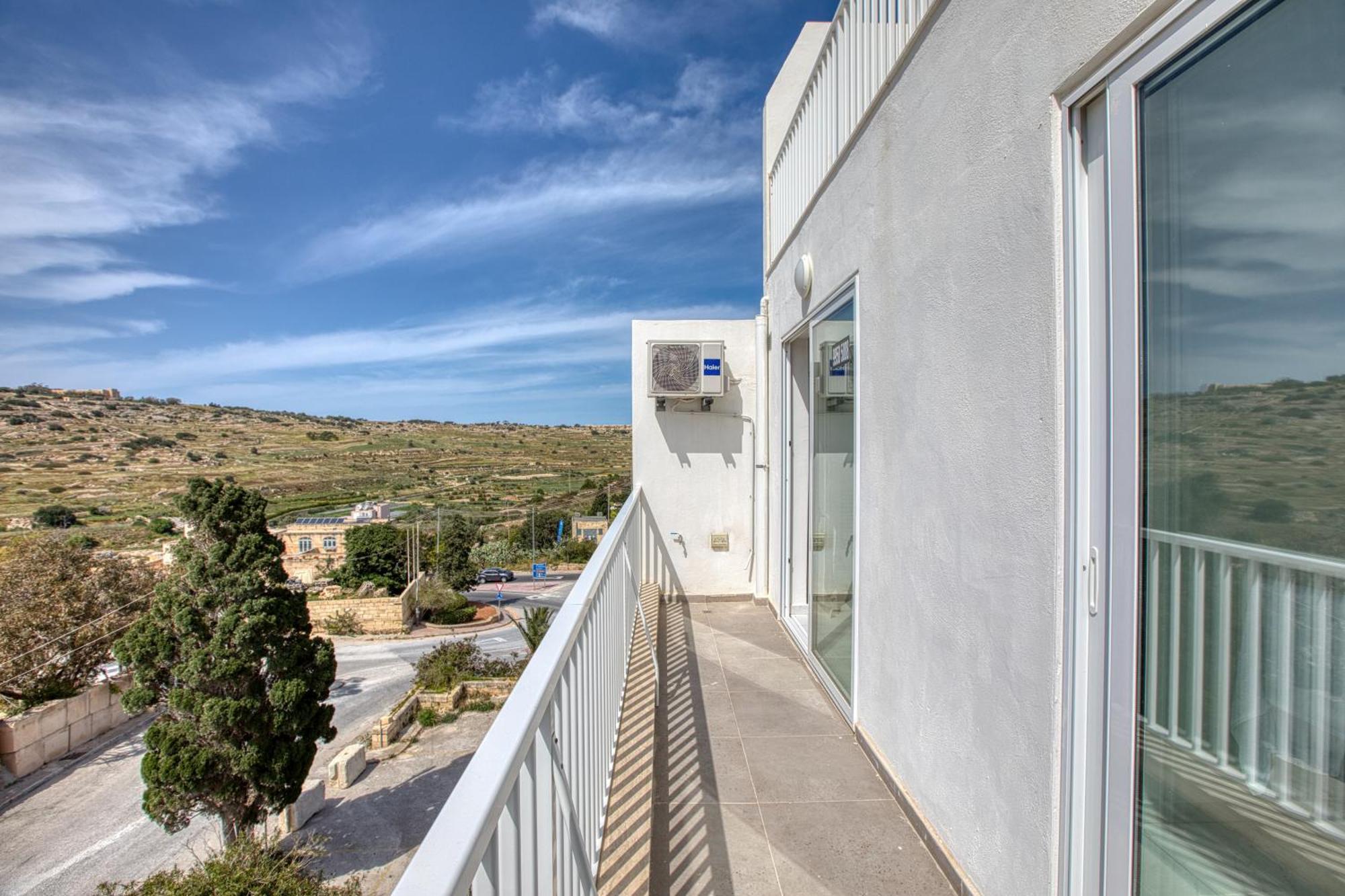 Blu Mar Sea View Apartments St. Paul's Bay Exterior photo